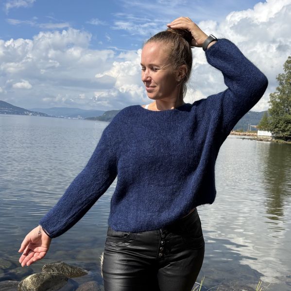 Varm genser m/mohair Marinebl&aring;